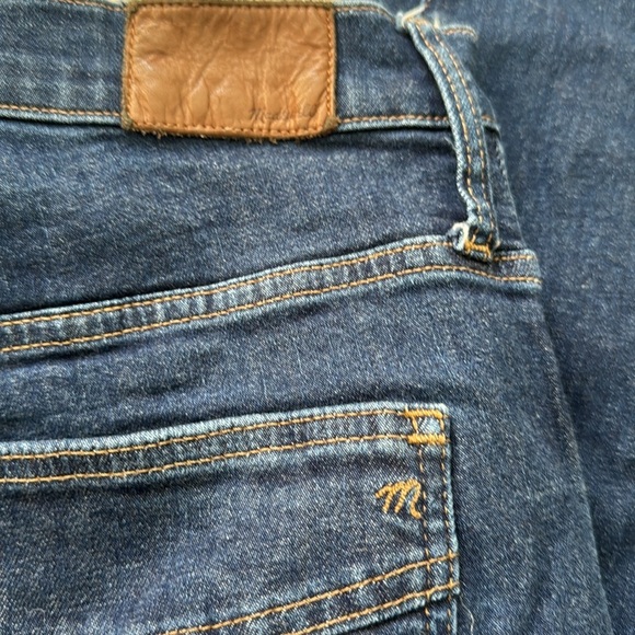 10" High-Rise Skinny Crop Jeans in Macarthur Wash: Exposed Zip Edition 33 - Picture 9 of 10